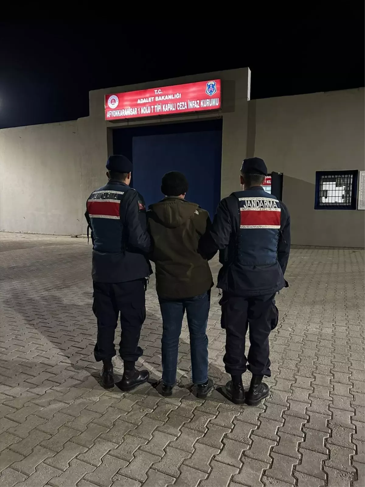 Afyonkarahisar'da hakkında kesinleşmiş hapis cezası bulunan hükümlü yakalandı