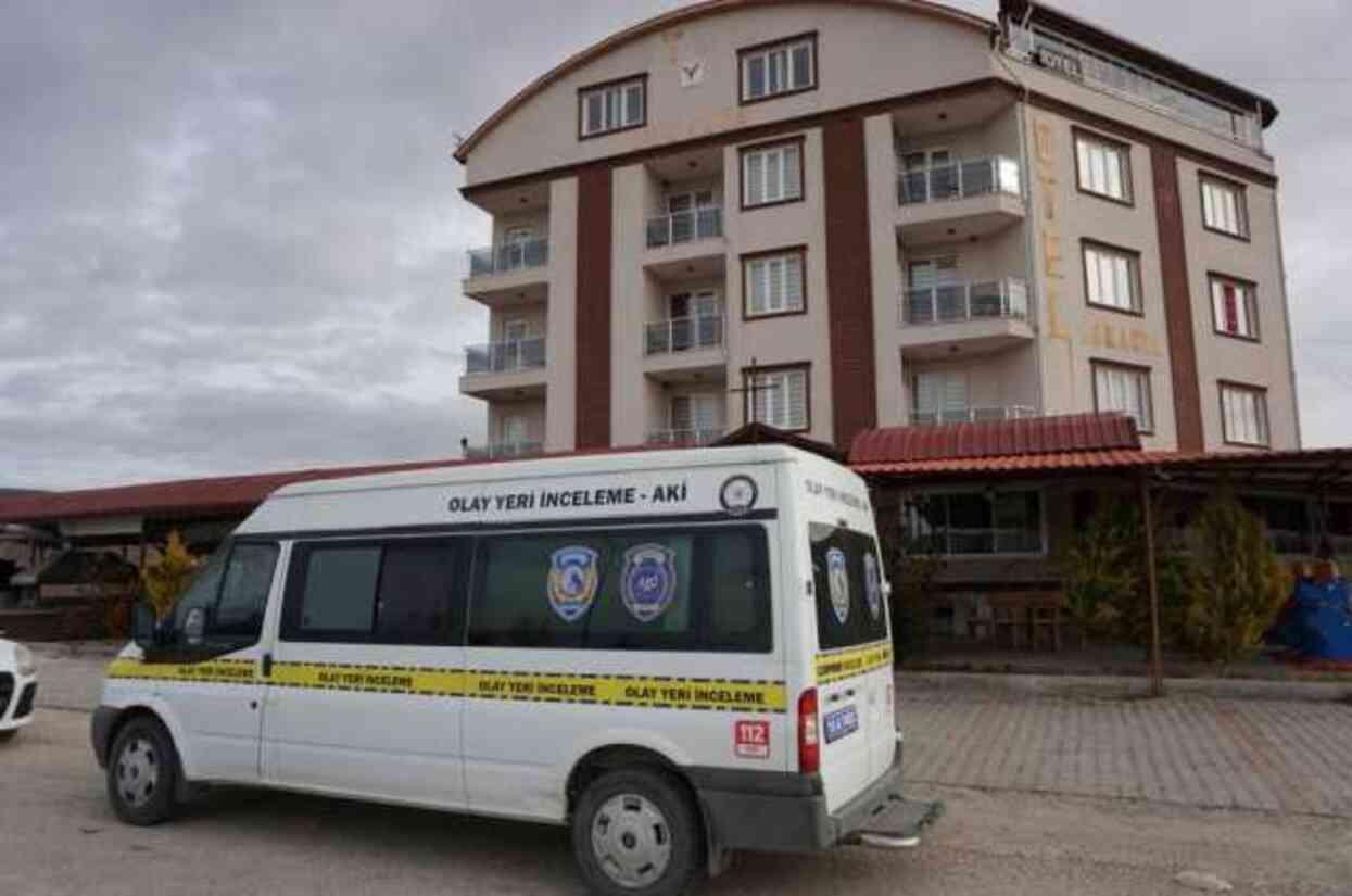 Boşandığı eşini önce tüfekle vurdu sonra bıçaklayarak öldürdü Boşandığı eşini önce tüfekle vurdu sonra bıçaklayarak öldürdü