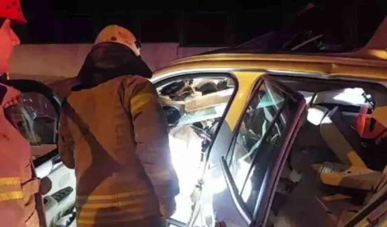 Cip bariyerlere saplandı, sürücü ağır yaralandı Cip bariyerlere saplandı, sürücü ağır yaralandı