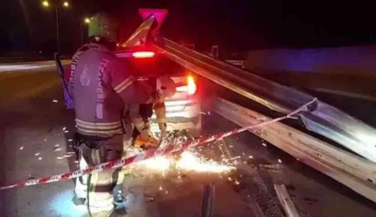 Cip bariyerlere saplandı, sürücü ağır yaralandı Cip bariyerlere saplandı, sürücü ağır yaralandı