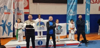 Çubuk Sporcuları İç Anadolu Minikler Bölge Şampiyonasında Başarı Kazandı