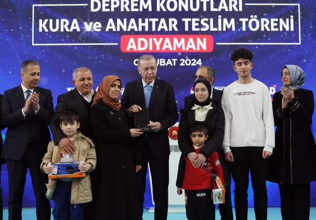 Erdoğan: Adıyaman'da 32 bin konutun inşası yıl sonuna kadar tamamlanacak