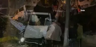 Eyüpsultan'da virajı alamayan araç çay bahçesine uçtu