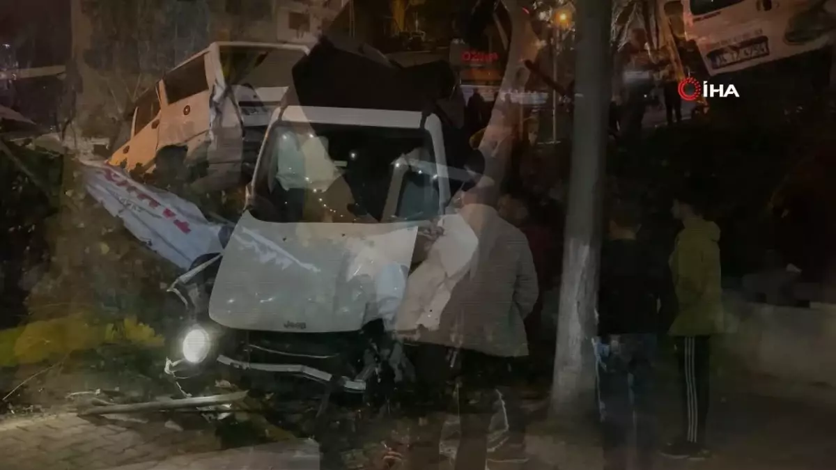 Eyüpsultan'da virajı alamayan araç çay bahçesine uçtu