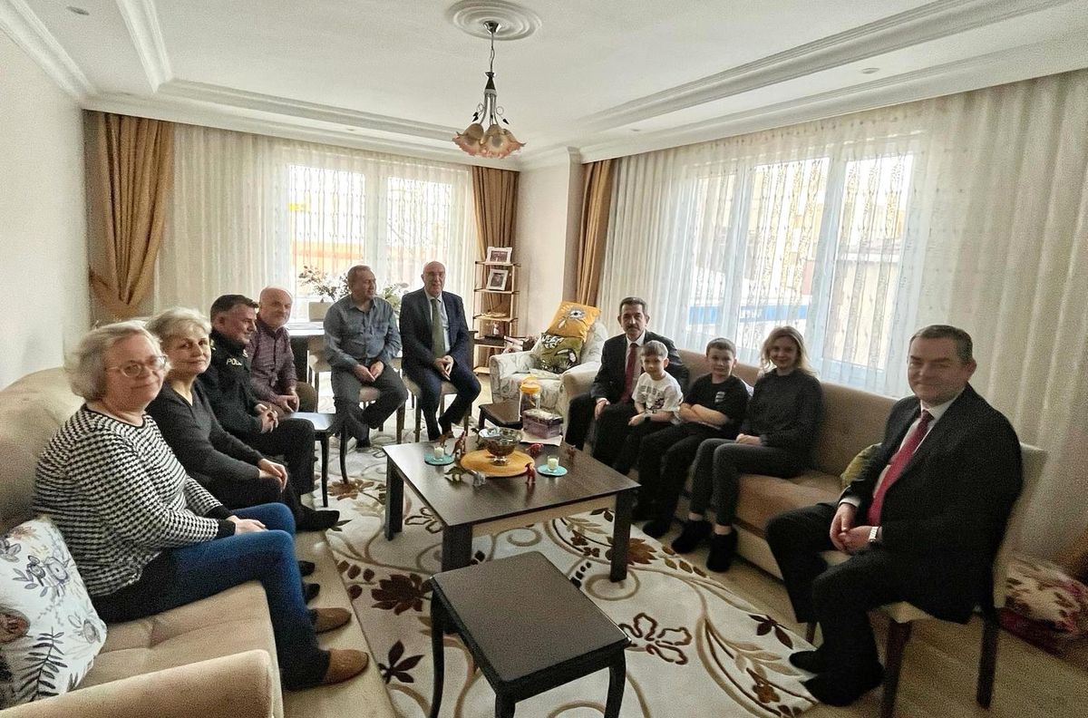 Kırklareli Valisi Birol Ekici, şehit komiser yardımcısı Selim Sarıkaya'nın oğlu için sürpriz doğum günü düzenledi