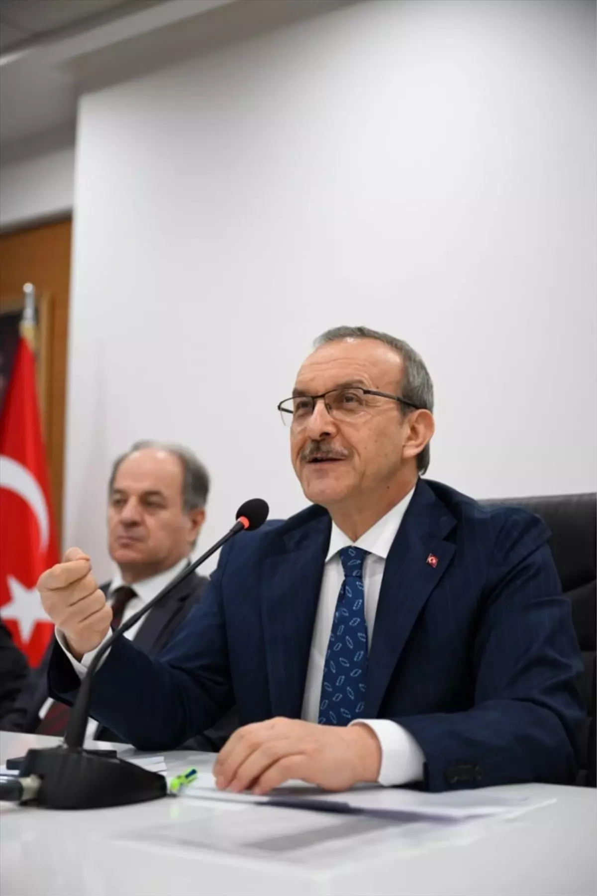 Kocaeli Valisi Seddar Yavuz, Kartepe ilçesinde muhtarlarla bir araya geldi