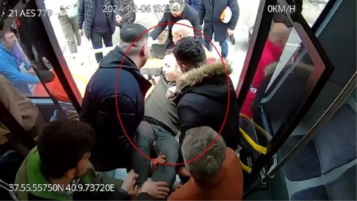 Otobüs Şoförü Fenalaşan Öğretmeni Hastaneye Yetiştirdi