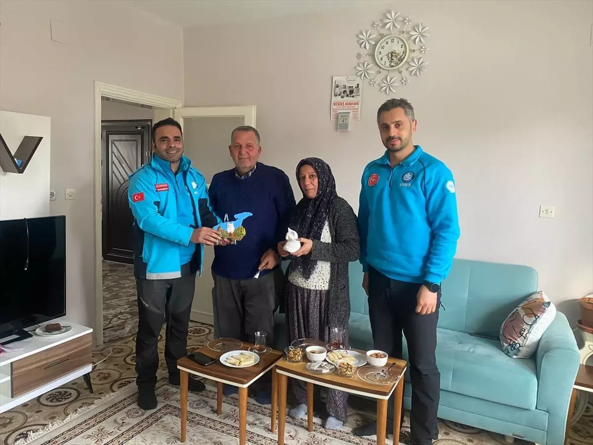UMKE Görevlileri Depremde Kurtardıkları Yasin Kılıç'ı Ziyaret Etti