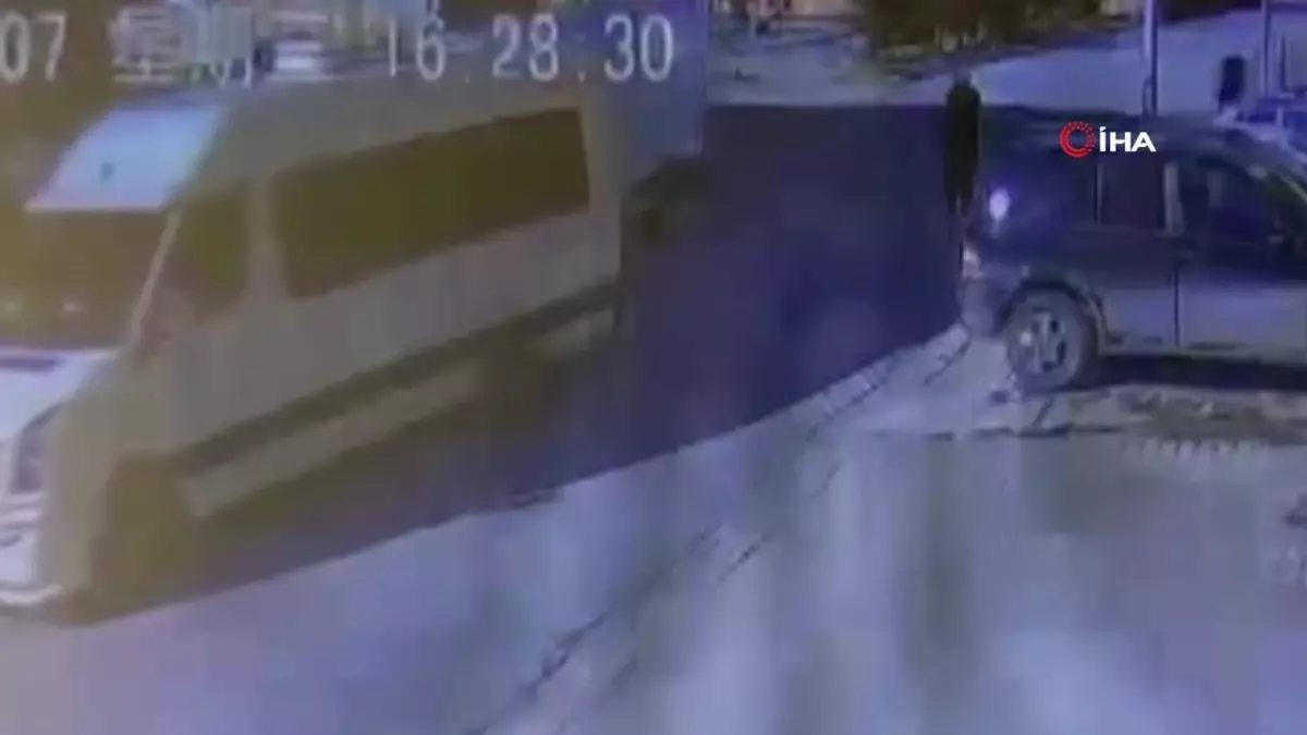 Yozgat'ta geri giden minibüs yaşlı adamı ezdi