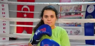 Zihinsel Engelli Genç Muay Thai Sporuyla Hayata Tutunuyor