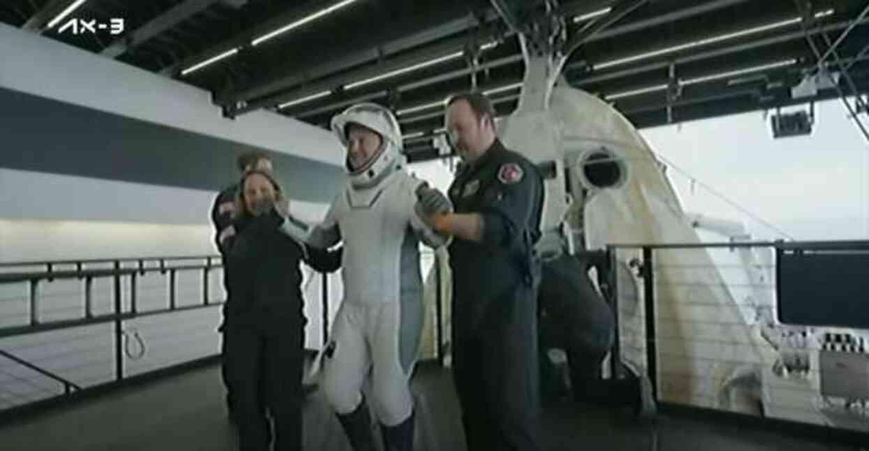 Ailesi İlk Türk astronot Alper Gezeravcı'nın Dünya'ya dönüşünü böyle takip etti Ailesi İlk Türk astronot Alper Gezeravcı'nın Dünya'ya dönüşünü böyle takip etti