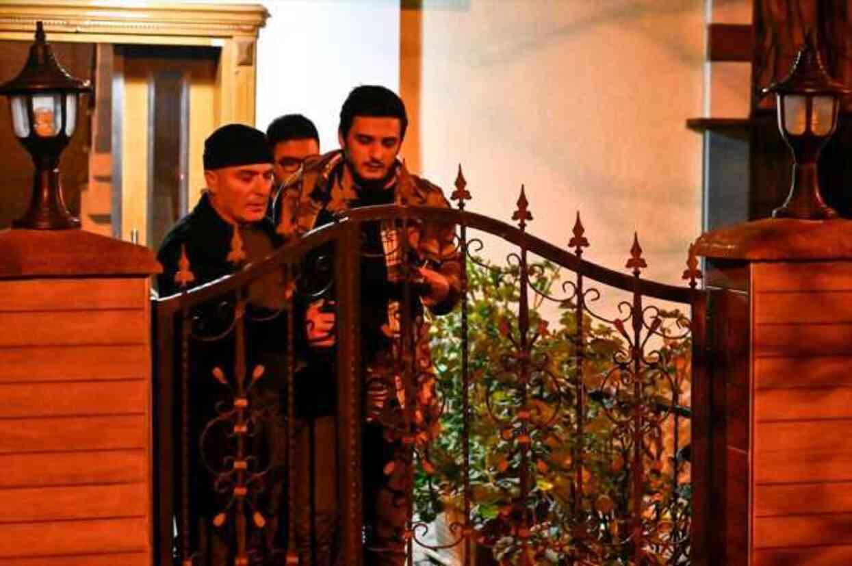 Annesi ve kardeşini rehin alan şahıs mahalleyi ayağa kaldırdı: İbrahim Kalın ve Ali Yerlikaya gelecek Annesi ve kardeşini rehin alan şahıs mahalleyi ayağa kaldırdı: İbrahim Kalın ve Ali Yerlikaya gelecek