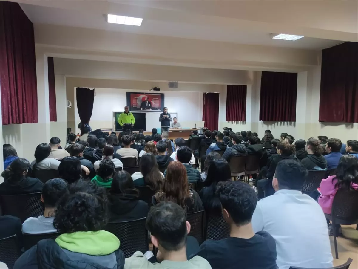 Antalya'da okullara güvenli okullar semineri verildi