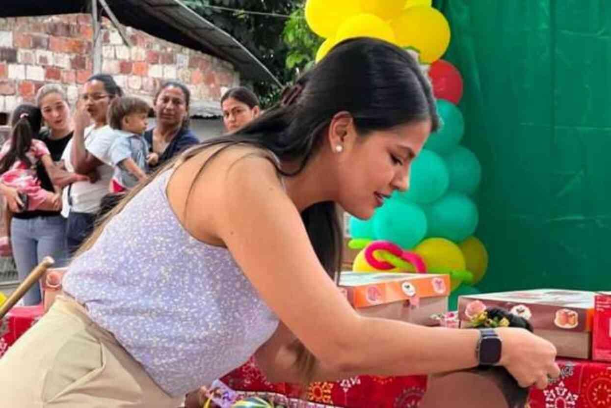 Ekvador'da Belediye Meclis Üyesi Diana Carnero, Yol Koşullarını Eleştirdiği Video Çekimi Sırasında Öldürüldü Ekvador'da Belediye Meclis Üyesi Diana Carnero, Yol Koşullarını Eleştirdiği Video Çekimi Sırasında Öldürüldü