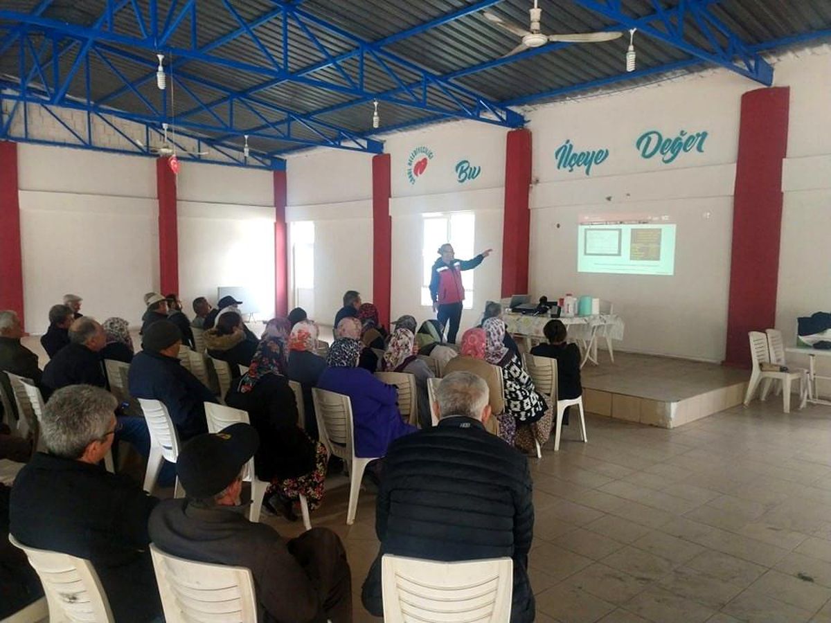 Aydın'da Buzağı Bakım ve Besleme Eğitimi Verildi