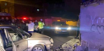 Tekirdağ Çorlu'da Otomobil Duvara Çarptı: 3 Genç Yaralandı
