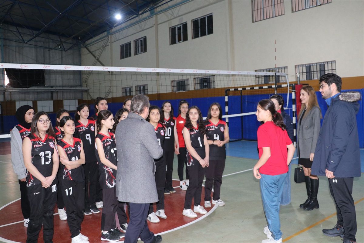 Samsun'da Okul Sporları Müsabakalarında İl Üçüncüsü Olan Öğrencilere Malzeme Desteği