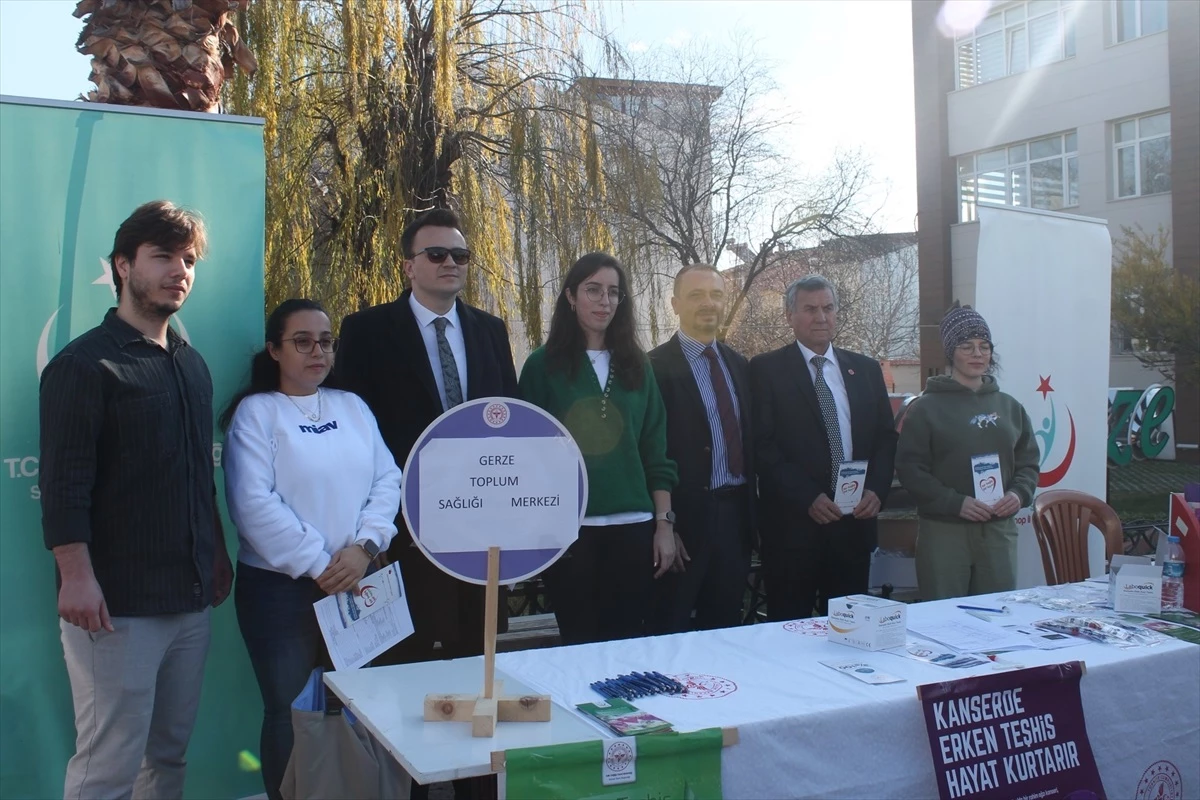 Sinop'ta Dünya Kanser Günü ve Sigarayı Bırakma Günü Standı Oluşturuldu