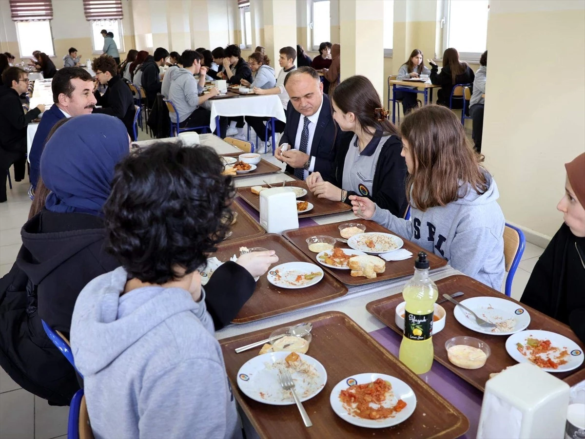 Sinop'ta ortaöğretim pansiyonlarında ortak yemek uygulaması başlatıldı