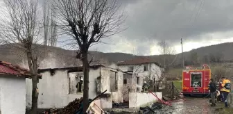 Tokat'ın Erbaa ilçesinde tek katlı evde çıkan yangın söndürüldü