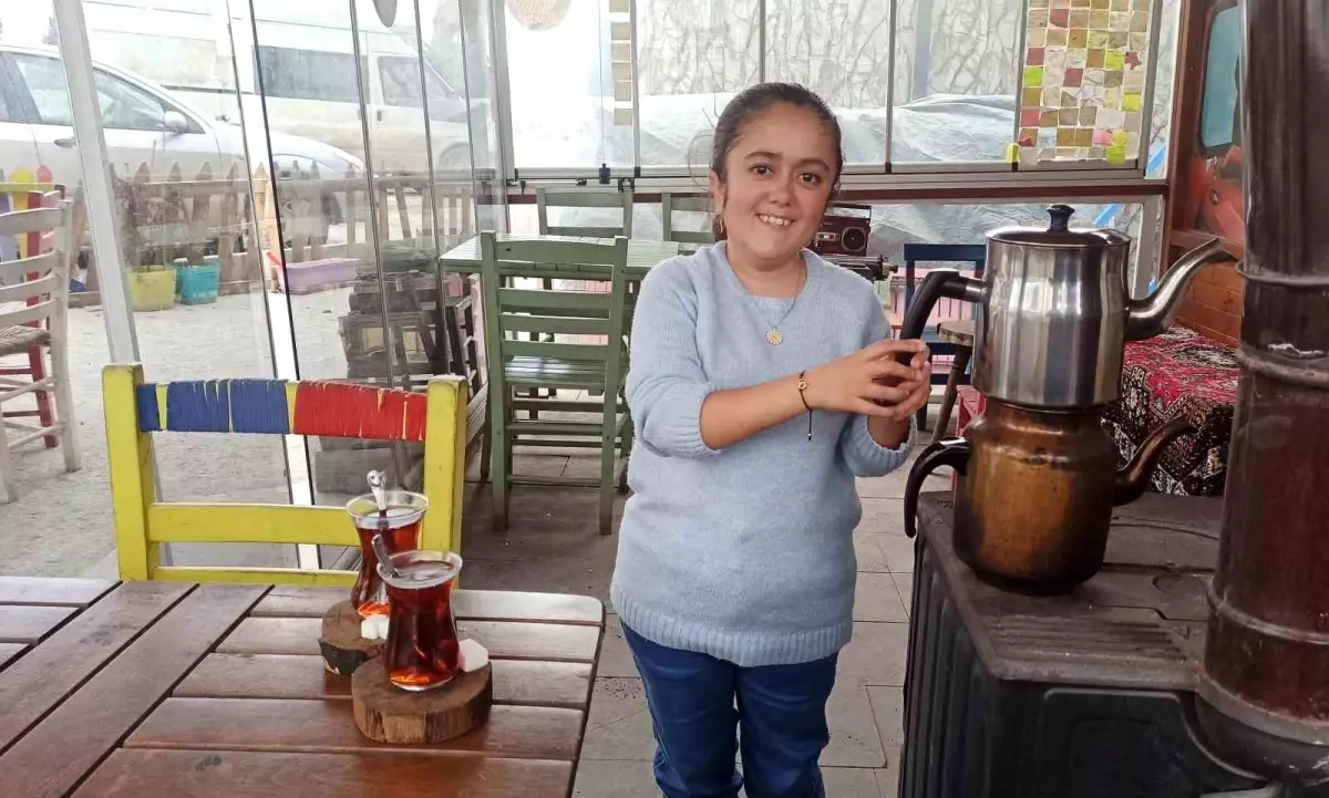 Laron Tipli Gelişme Geriliği Hastası Saadet Bayazıt, Zorluklara Rağmen Sosyal Hayatta Aktif