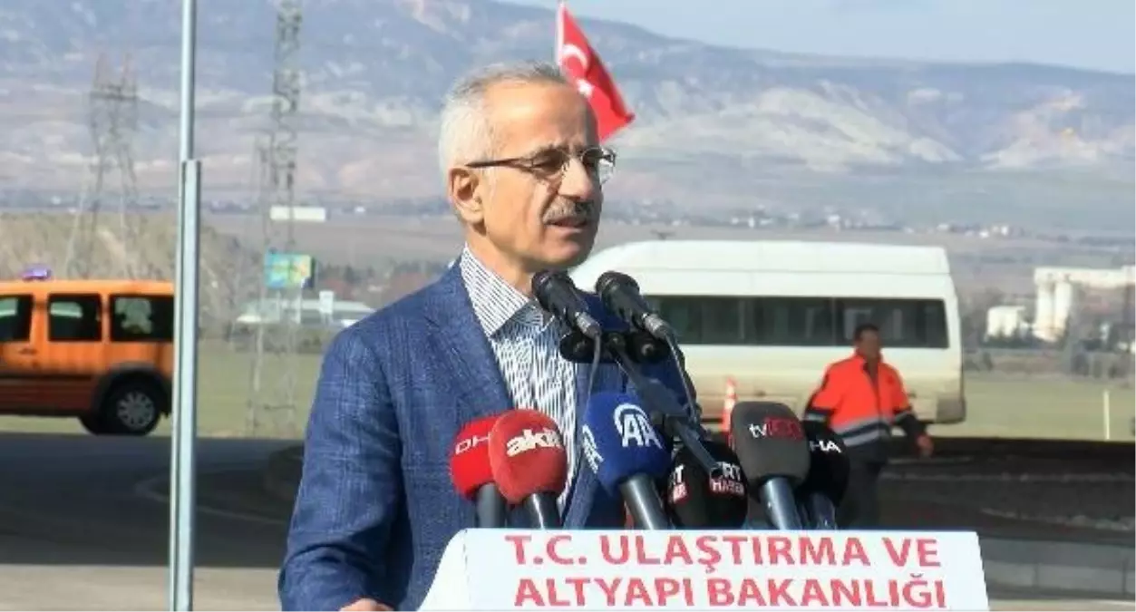 Ulaştırma Bakanı Uraloğlu, Ankara'da metro inşaatını durdurduklarını ve Ankaralının tercihine saygı duyduklarını söyledi
