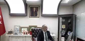 Cumhurbaşkanlığı Devlet Arşivleri Başkanı Prof. Dr. Uğur Ünal, 2023'e damga vuran fotoğraflara oy verdi