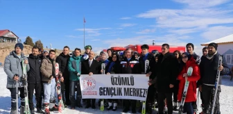 Erzincan'da Kayak Bilmeyen Kalmasın Projesi ile Öğrenciler Kayakla Tanıştı