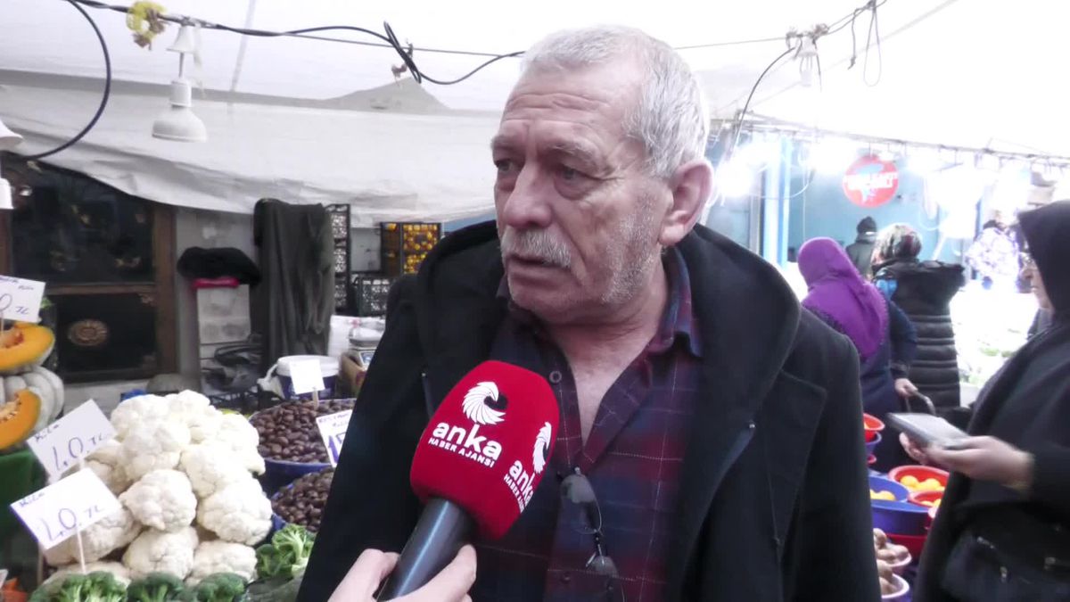 İstanbul Bağcılar Semt Pazarı'nda Vatandaşlar ve Esnaf Zamlı Fiyatlardan Şikayet Ediyor