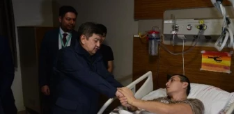 Kırgızistan Bakanı, Adana'da tedavi gören yaralıları ziyaret etti