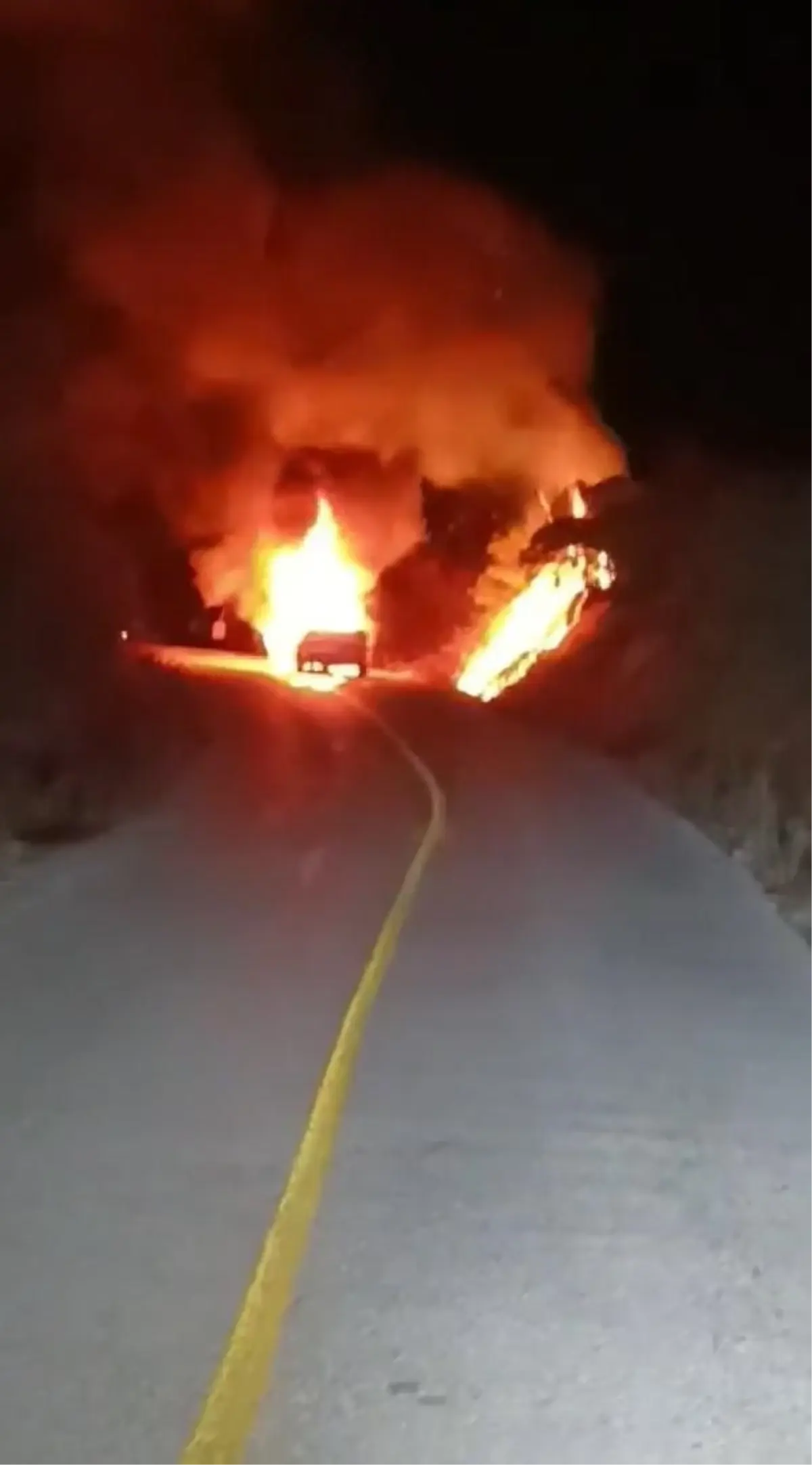 Düzce'de Motoru Tutuşan Otomobil Kullanılamaz Hale Geldi