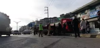 İzmit'te TIR Çay Ocağına Daldı: 4 Yaralı