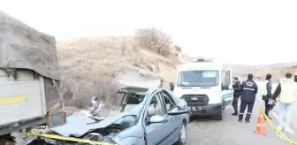 Bala'da cenaze törenine katılan otomobil TIR'a çarptı: 2 ölü, 4 yaralı