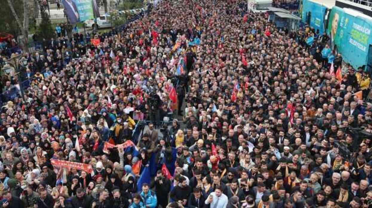 Cumhurbaşkanı Erdoğan: AK Parti seçim çalışmasına silahlı saldırı gerçekleştiren zanlılarından biri yakalandı