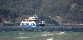 Çanakkale'de Fırtına Nedeniyle Feribot Seferleri İptal Edildi