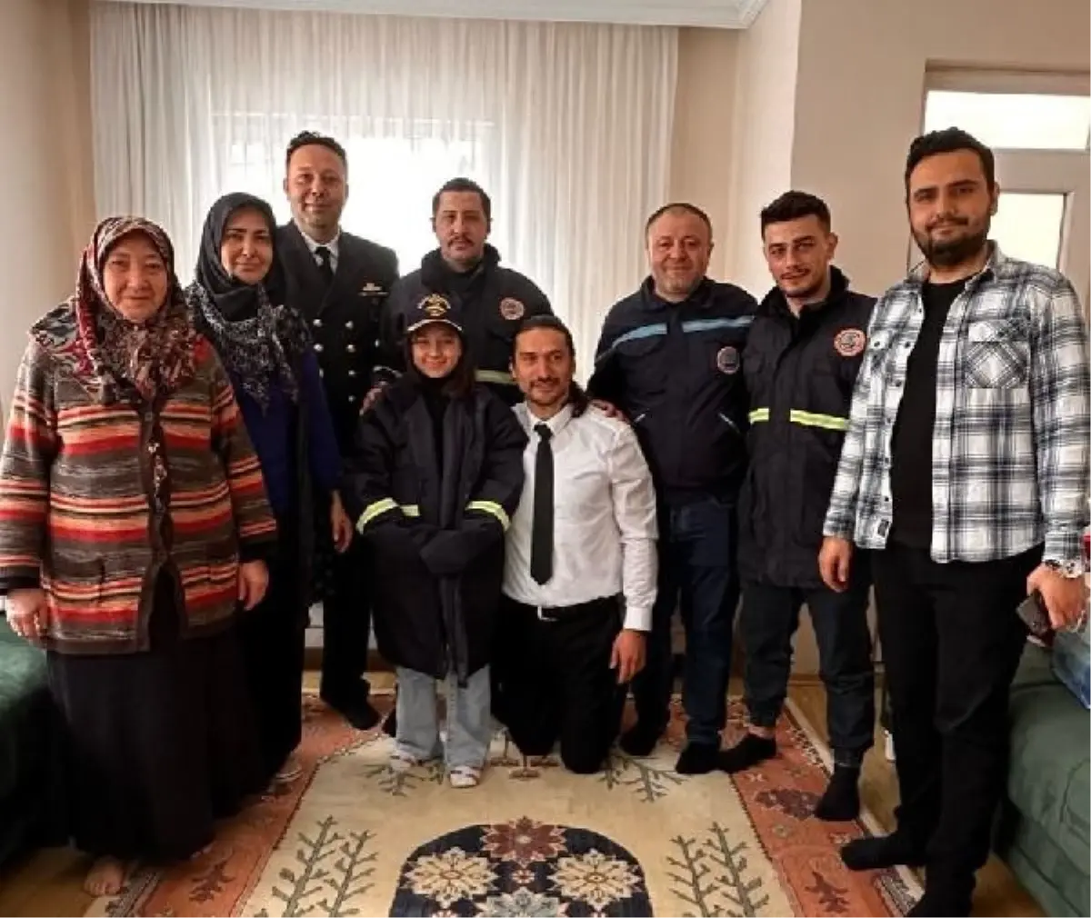 GÖLCÜK Tersanesi Komutanlığı, depremzede Aysima'yı ziyaret etti