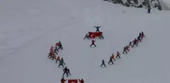 Hakkari'de düzenlenen Kar Festivali renkli görüntülere sahne oldu