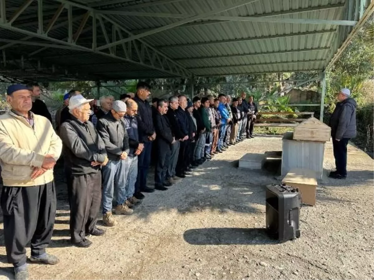 Cenazeler Toprağa Verildi