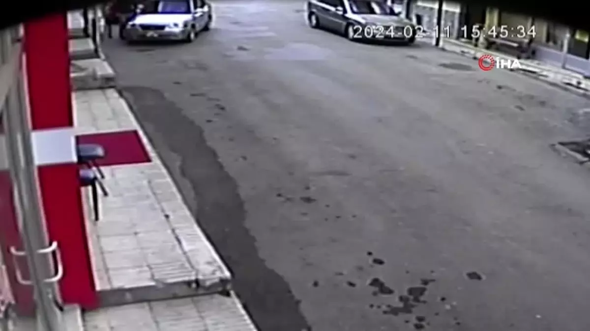 Konya'da araçta bekleyip silahla vurdular: Sokaktaki silahlı pusu kamerada