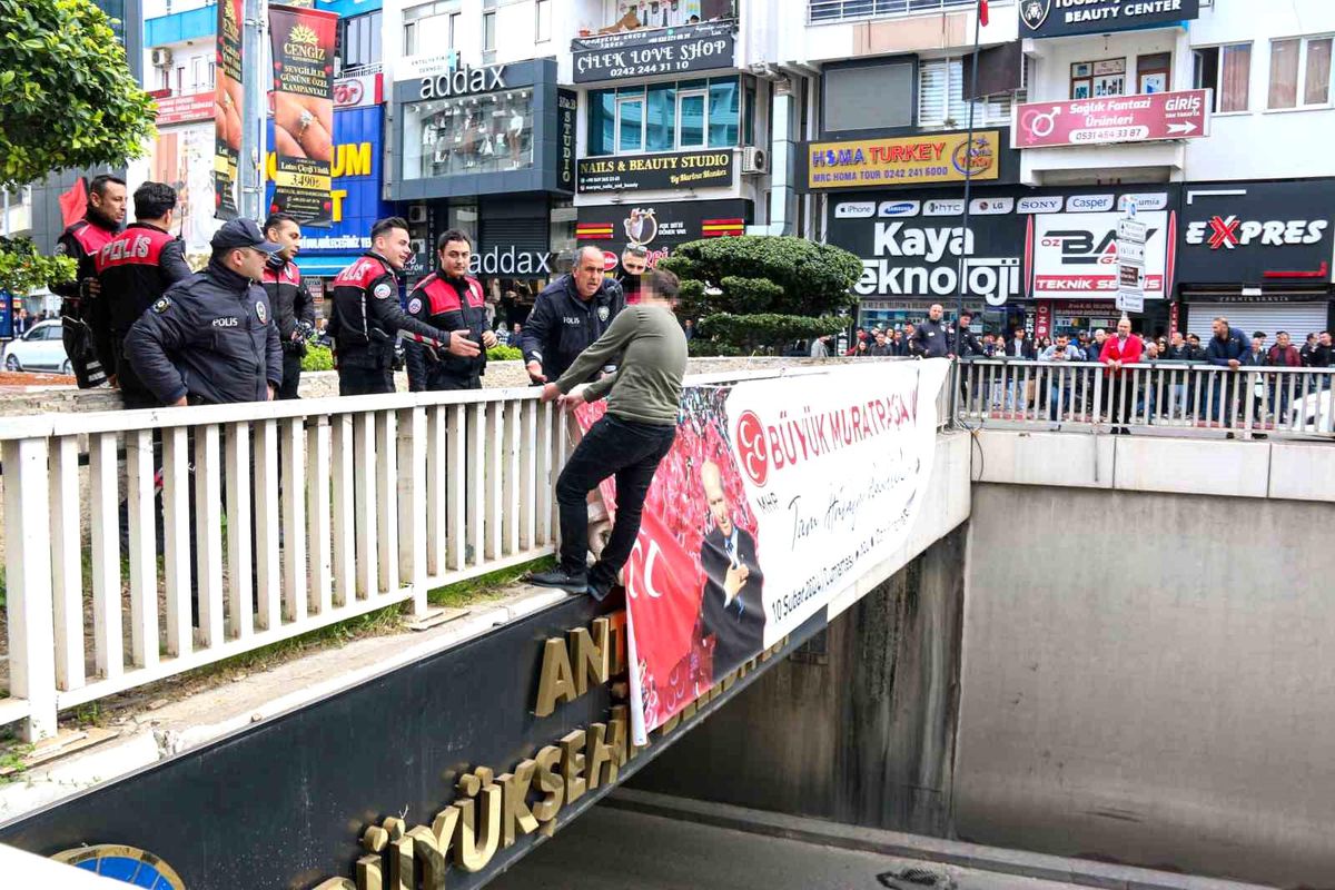Antalya'da Alt Geçitte İntihar Girişimi