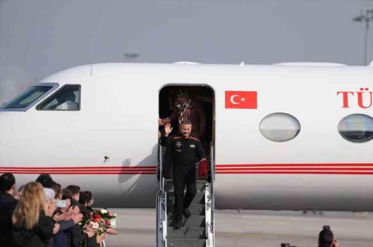 Alper Gezeravcı evli mi? Astronot Gezeravcı kaç yaşında, nereli?