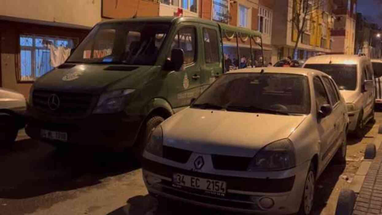 Bağcılar'da psikolojik sorunları olan şahıs, annesini bıçaklayarak öldürdü Bağcılar'da psikolojik sorunları olan şahıs, annesini bıçaklayarak öldürdü