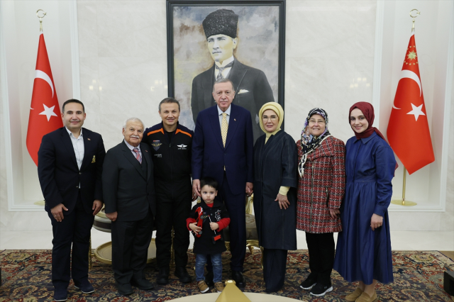 Cumhurbaşkanı Erdoğan, Türkiye'nin ilk Astronotu Alper Gezeravcı'yı kabul etti