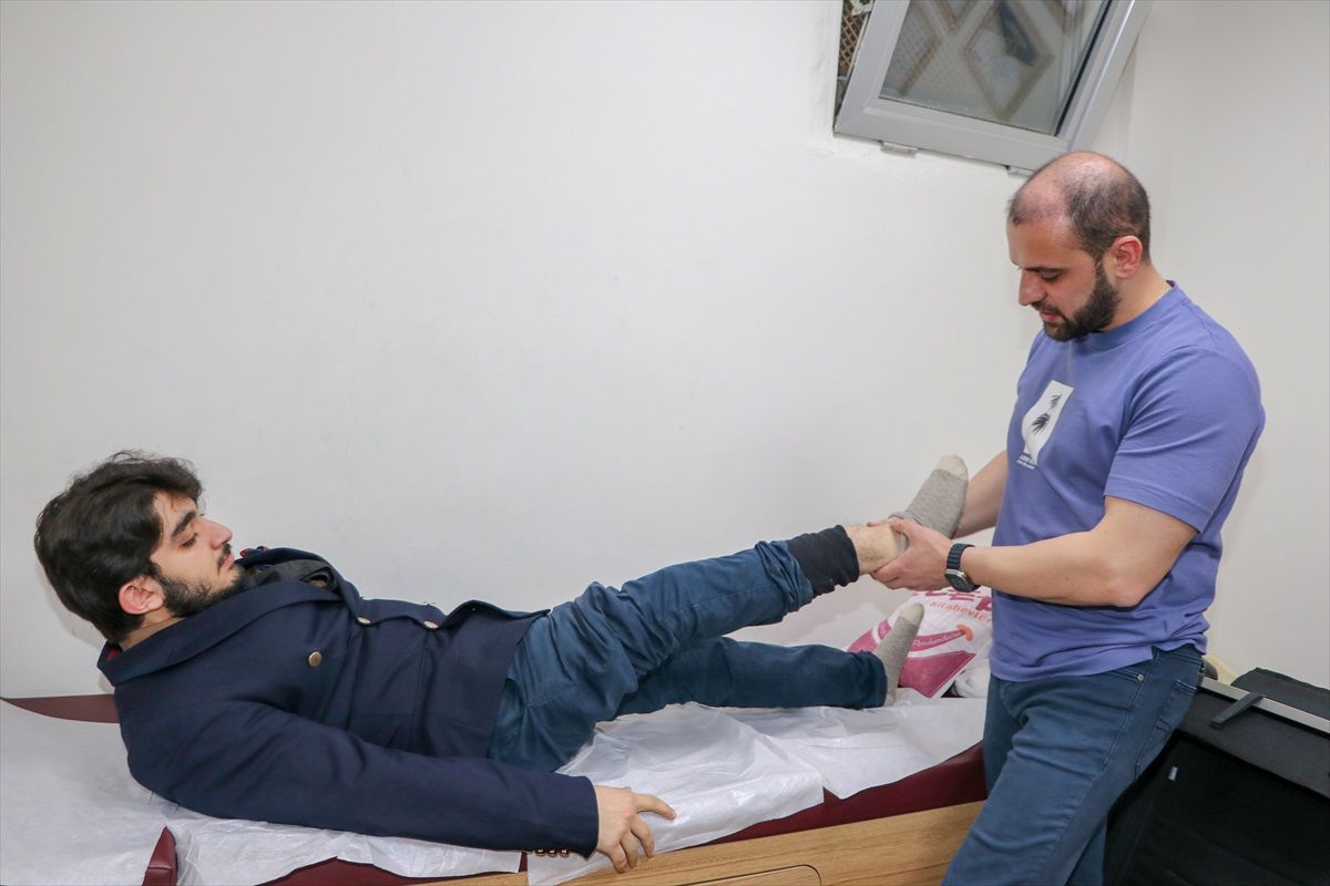 Cam Kemik Hastası Yüzücü Ameliyatlarla Yürümeye Başladı