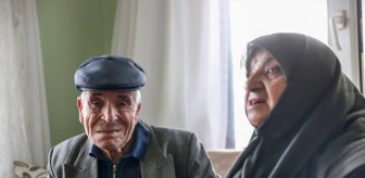 Engelli eşine şefkatle bakan 75 yaşındaki kadın