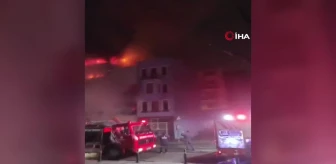 Fatih'te ahşap binada başlayan yangın yanındaki binaya da sıçradı Balat'ta korkutan yangın: 1 kişi dumandan etkilendi