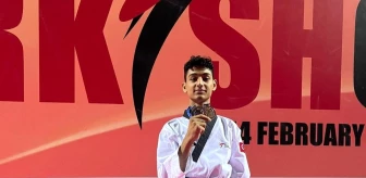 Antalya'da düzenlenen Türkiye Açık Taekwondo Turnuvası'nda Mustafa Kıvanç Aksoy şampiyon oldu