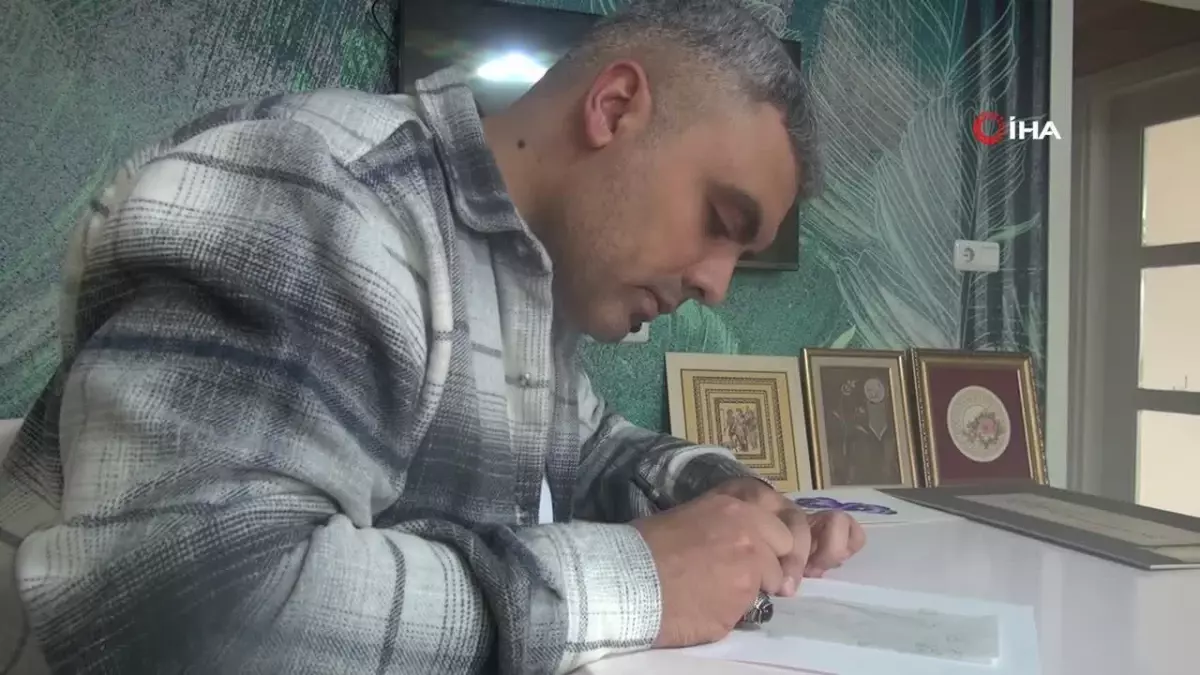 Hobi olarak başladığı tezhip sanatında çalışmalarıyla usta sanatçılara taş çıkarıyor