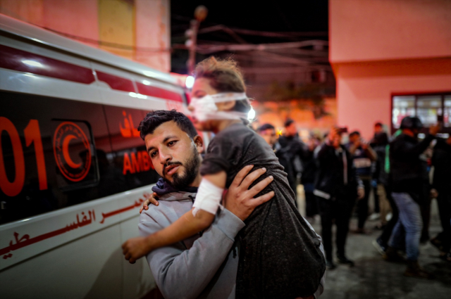 İsrail güvenli bölge diye insanları sürdüğü Refah'a saldırdı! 100'den fazla ölü, onlarca yaralı var