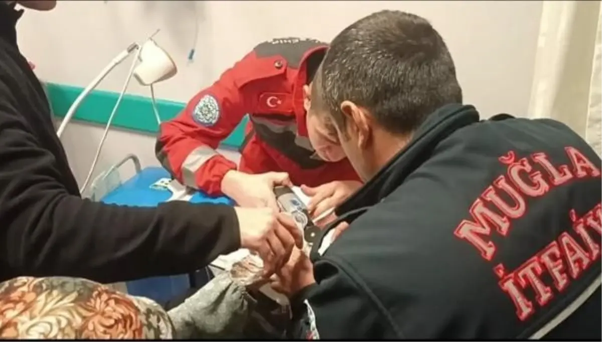 Muğla'da Sedanur A.'nın parmağındaki yüzük itfaiye tarafından kesilerek çıkarıldı